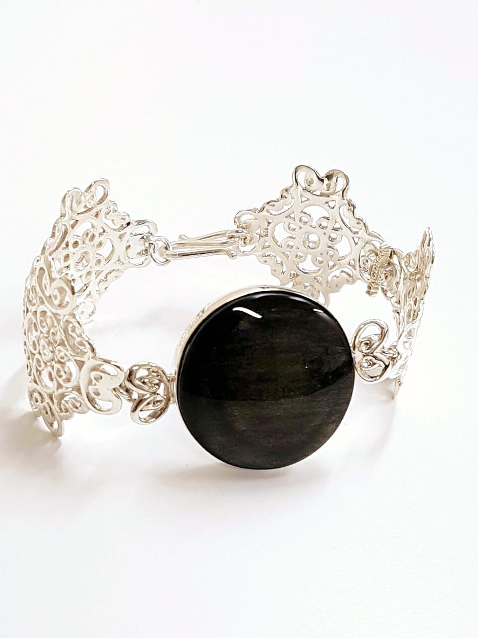 Brazalete de plata de ley 925 con obsidiana negra inspirado en la cultura celta