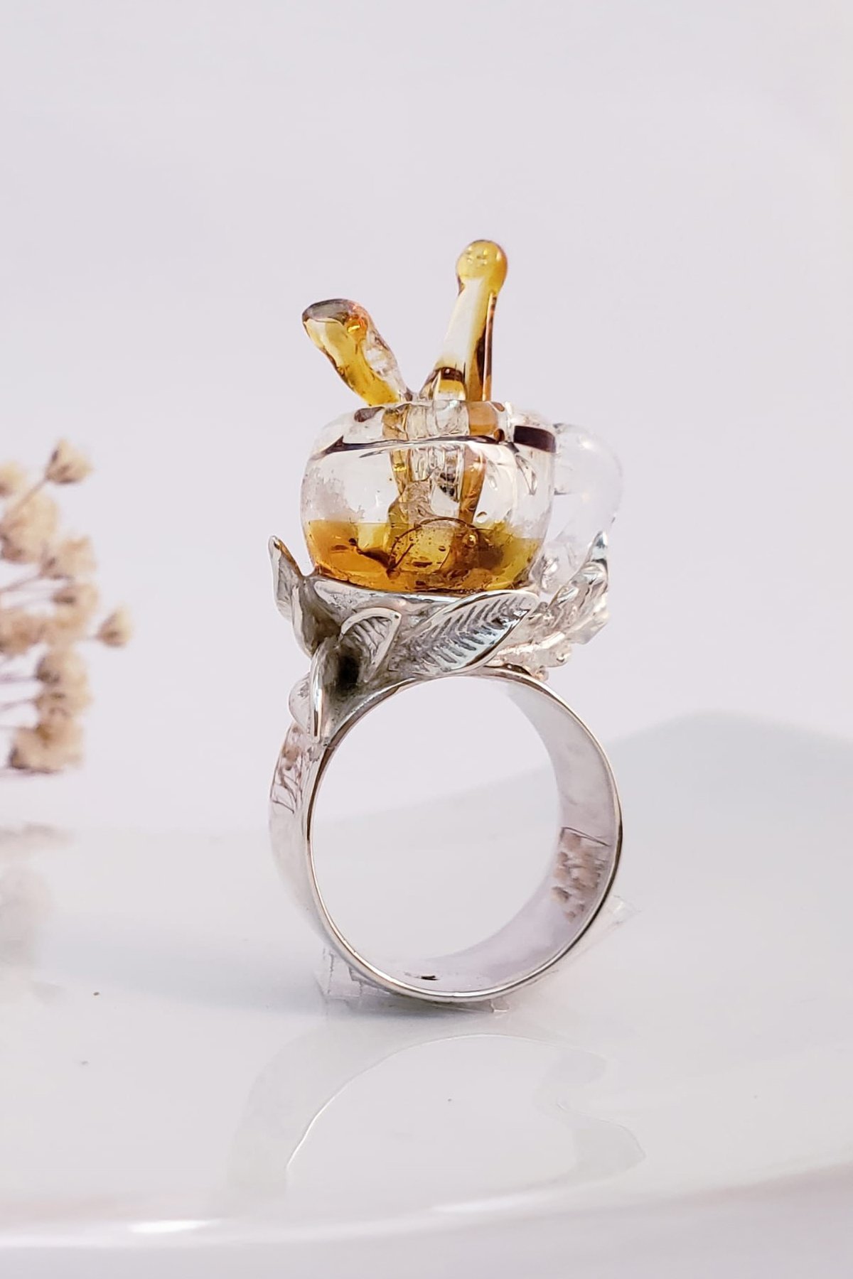 Anillo en plata y vidrio inspirado en el café de la tarde