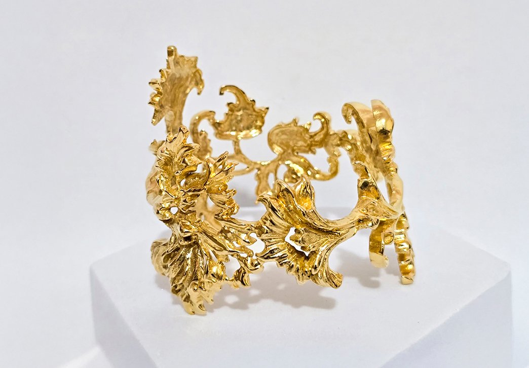 pulseira com elementos gregos banhada em ouro